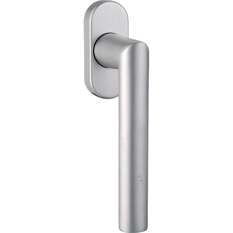 Srebrna klamka o nowoczesnym, prostym designie z owalną rozetą i długim cylindrycznym uchwytem.