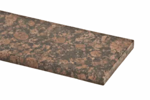 Próbka parapetu granitowego w odcieniach brązu i czerni z charakterystycznymi okrągłymi plamami, z polerowaną, zaokrągloną krawędzią.