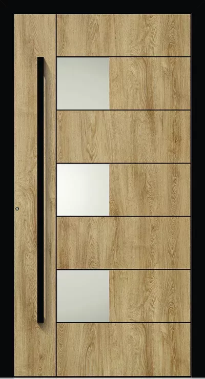 Nowoczesne drzwi wejściowe z poziomych paneli w kolorze dębu, z długim czarnym pionowym uchwytem po lewej i trzema kwadratowymi, matowymi przeszkleniami ułożonymi naprzemiennie.