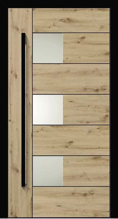 Nowoczesne drzwi wejściowe z jasnego, sękatego drewna w układzie poziomych paneli, z czterema małymi matowymi przeszkleniami naprzemiennie po lewej i prawej, długim czarnym uchwytem pionowym przy lewym boku oraz czarną ramą.