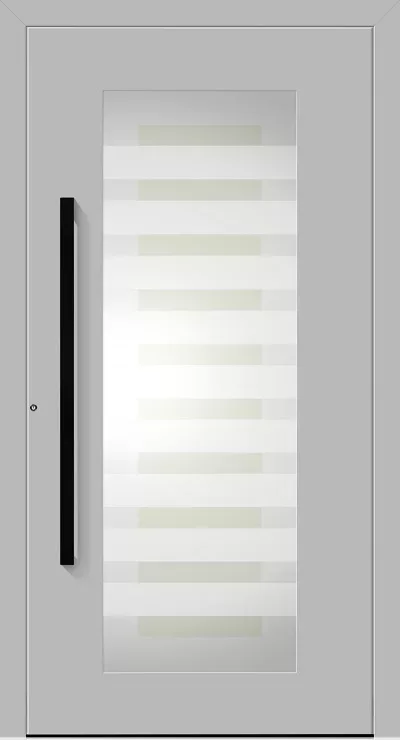 Nowoczesne szare drzwi wejściowe z dużym pionowym panelem z matowego szkła w poziome pasy i długim czarnym uchwytem po lewej.