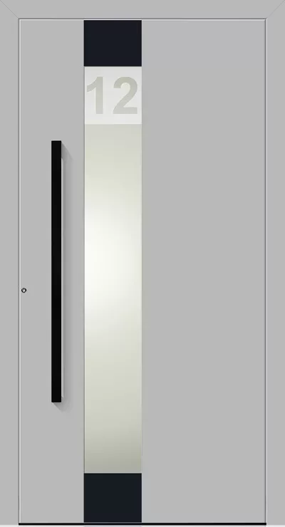 Nowoczesne, szare drzwi wejściowe z wąskim pionowym przeszkleniem z numerem 12 u góry, czarnymi panelami na krańcach i długim czarnym uchwytem po lewej.