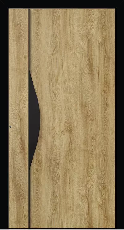 Nowoczesne drzwi w jasnej okleinie dębowej z wyraźnym usłojeniem, z pionową czarną wstawką o łagodnym łuku po lewej stronie, w czarnej ramie.
