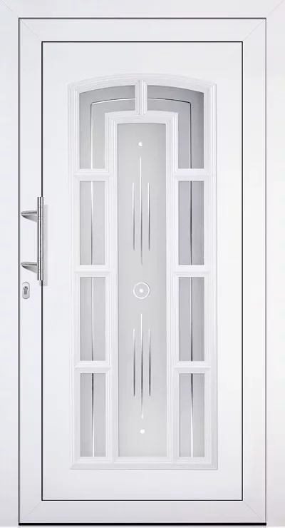 Białe drzwi wejściowe z wypełnieniem drzwiowym Adeco Atrium z centralnym, matowym panelem szklanym z dekoracyjnymi liniami, otoczonym wąskimi prostokątnymi szybami i łukowym nadświetlem; po lewej stronie długi stalowy pochwyt i zamek.