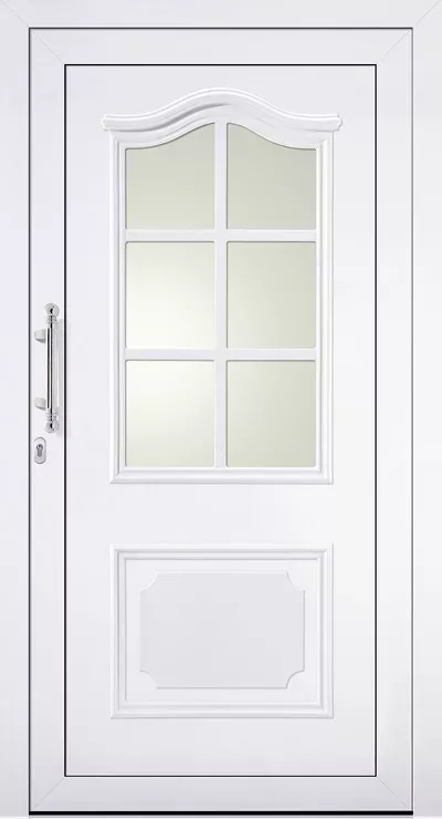 Białe drzwi wejściowe z wypełnieniem drzwiowym Adeco Hollum przeszkleniem podzielonym na sześć szyb z ozdobnym łukiem u góry, pionowym pochwytem po lewej i dolnym frezowanym panelem.