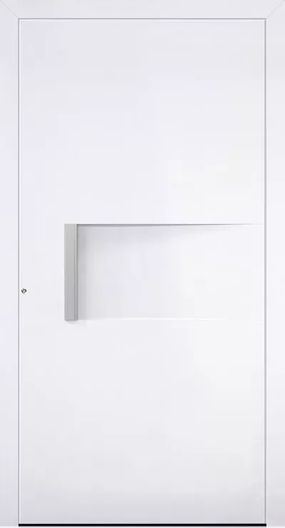 Minimalistyczne białe drzwi wejściowe z gładkim frontem, poziomym wcięciem pośrodku i prostym metalowym uchwytem po lewej, obok widocznej dziurki od klucza.