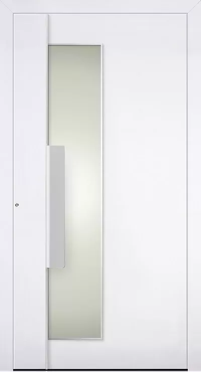 Białe, nowoczesne drzwi wejściowe z wąską pionową szybą mleczną po lewej stronie i długim pionowym uchwytem.