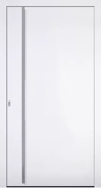 Minimalistyczne białe drzwi wejściowe z wypełnieniem drzwiowym Adeco Vilmo z gładkim panelem, długim pionowym podchwytem po lewej i widoczną wkładką zamka.