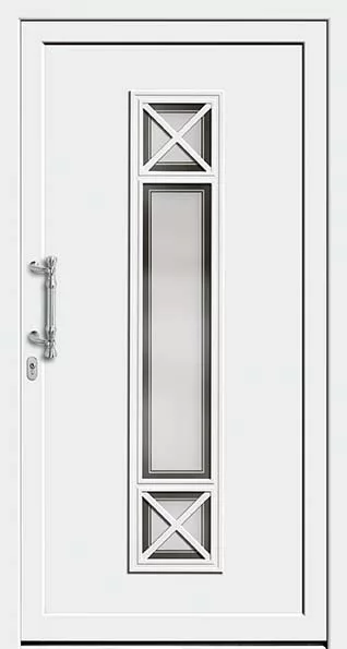 Białe drzwi wejściowe z wąskim pionowym przeszkleniem pośrodku, dwiema kwadratowymi szybami z krzyżowym szprosem u góry i u dołu oraz długim metalowym pochwytem i zamkiem po lewej.