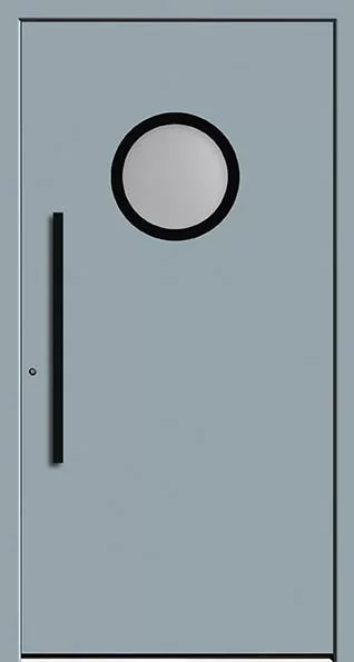 Szare, minimalistyczne drzwi z okrągłym okienkiem przypominającym bulaj u góry i długim, pionowym czarnym uchwytem po lewej stronie.