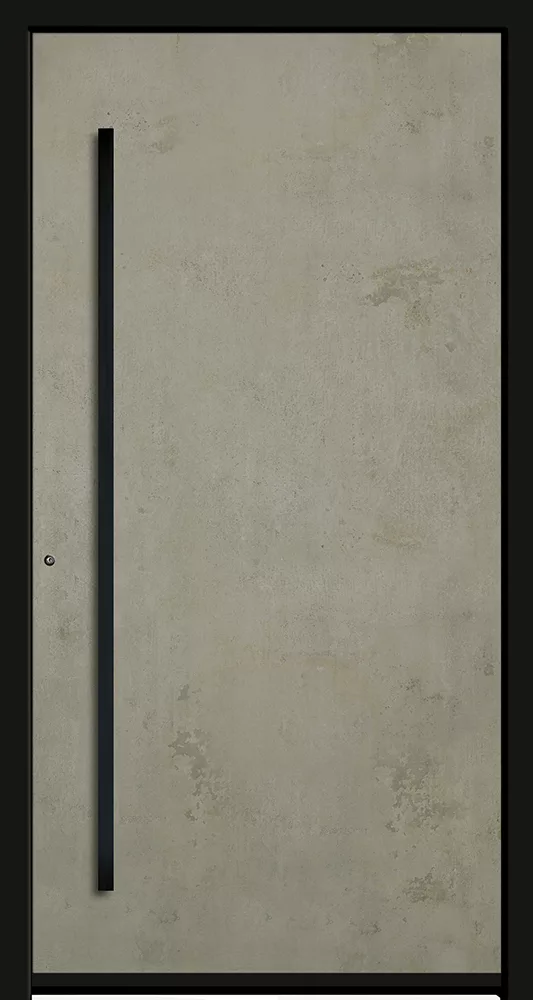 Nowoczesne drzwi o wykończeniu imitującym beton w czarnej ramie, z długim pionowym czarnym uchwytem po lewej i małym okrągłym otworem na klucz.