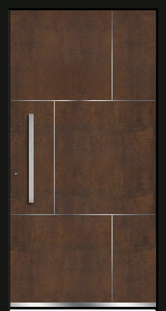 Nowoczesne drzwi wejściowe w odcieniu rdzawego brązu z pionowym srebrnym uchwytem po lewej i cienkimi metalicznymi wstawkami tworzącymi geometryczny układ linii.