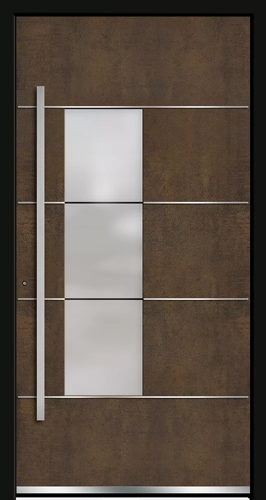 Nowoczesne brązowe drzwi wejściowe o wykończeniu przypominającym rdzę, z poziomymi metalowymi listwami, trzema matowymi szybami ułożonymi pionowo pośrodku i długim pionowym uchwytem po lewej stronie.